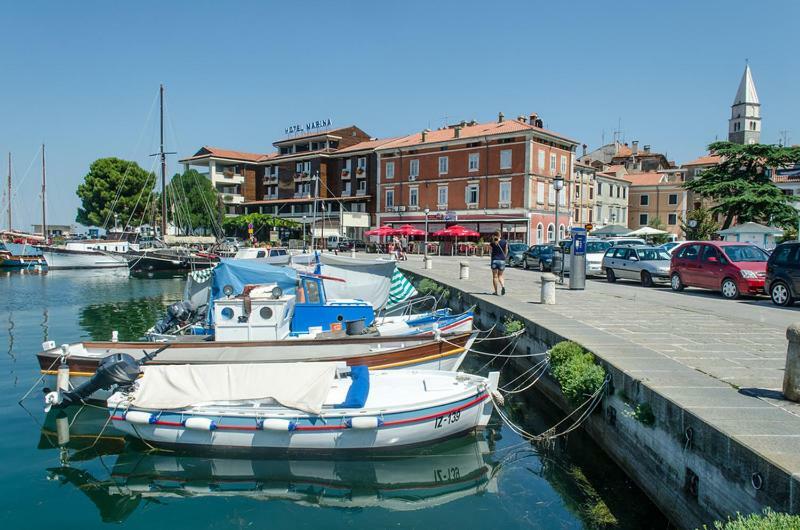 Apartments Old Isola In The Center Izola Exterior photo